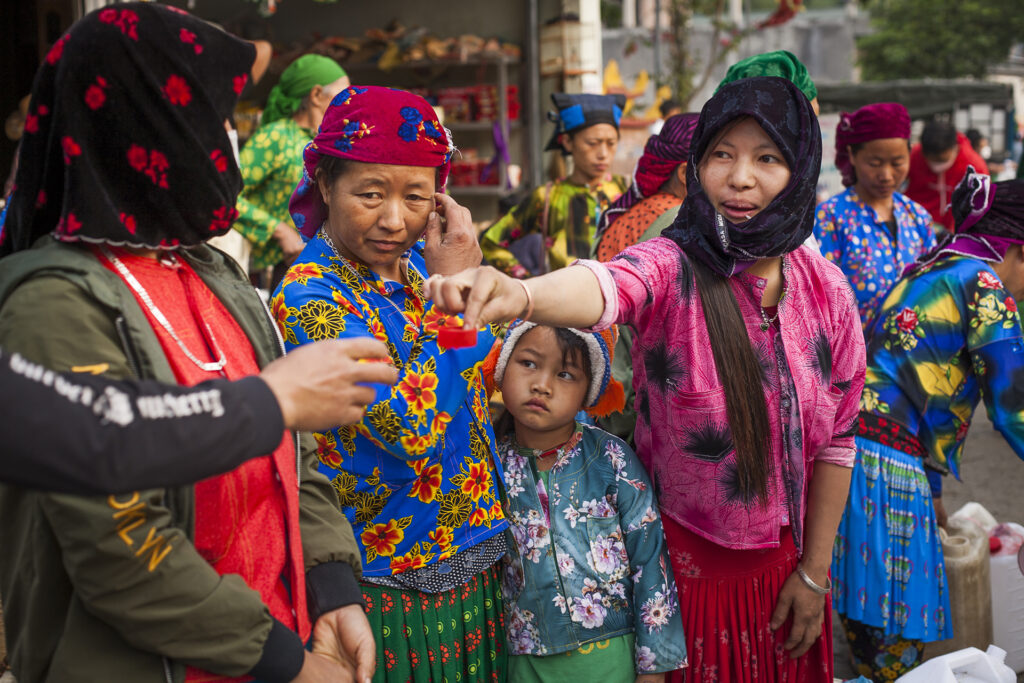 Hmong market rice wine tasting, Ha Giang Duc Gia